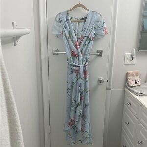 💙 Floral Blue Wrap Dress • Elegant • Flattering Silhouette • Like New 🌸✨ Booyaa!